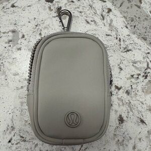 Lululemon knit nano pouch